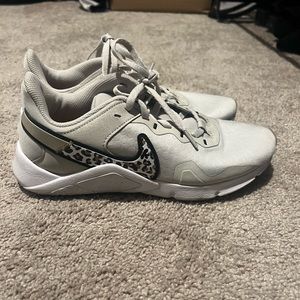 8.5W Nike shoes with cheetah print logo